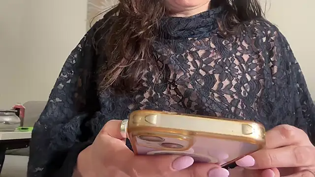 Snapshot of Serena_4you chatting on November 5, 2025, 3:42 am Serena 4you online show from November 5, 2025, 3:42 am