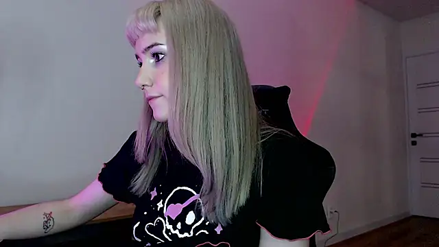 Snapshot of Princess_Shy___ chatting on February 25, 2025, 9:26 pm Princess Shy online show from February 25, 2025, 9:26 pm