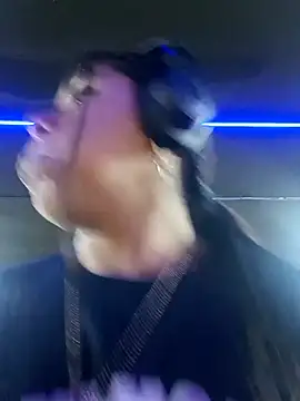 Karenn12 online show from November 5, 2025, 2:14 am