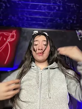 Sophie LS online show from April 19, 2026, 12:06 pm