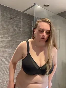 Snapshot of Vixen_Mistress_Ali chatting on March 2, 2025, 12:03 pm Vixen Mistress Ali online show from March 2, 2025, 12:03 pm