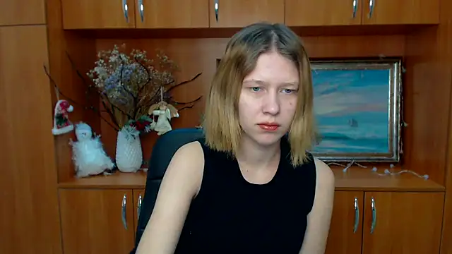 Snapshot of StellaCRL chatting on February 13, 2025, 12:11 pm StellaCRL online show from February 13, 2025, 12:11 pm