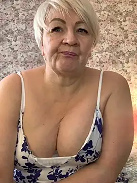 Laura Millf online show from March 3, 2025, 2:06 pm