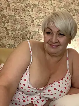 Laura Millf online show from March 3, 2025, 5:09 pm