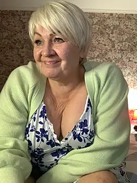 Laura Millf online show from March 9, 2025, 5:39 pm