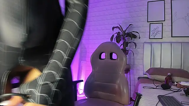 Snapshot of Lizzie-Evans chatting on September 28, 2025, 12:12 pm Lizzie-Evans online show from September 28, 2025, 12:12 pm