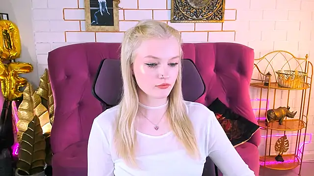 Snapshot of GraceGlamour chatting on November 19, 2025, 1:11 pm GraceGlamour online show from November 19, 2025, 1:11 pm