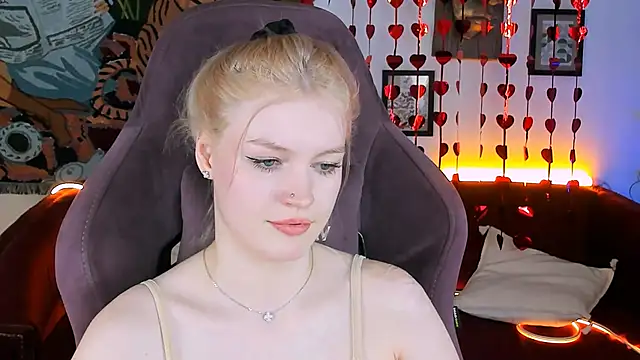 Snapshot of GraceGlamour chatting on February 15, 2025, 11:17 am GraceGlamour online show from February 15, 2025, 11:17 am