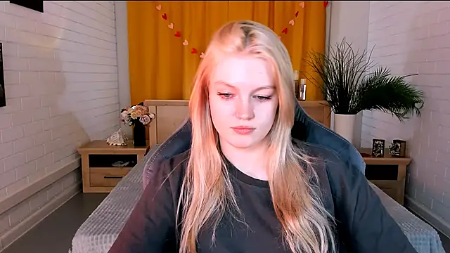 Snapshot of GraceGlamour chatting on March 21, 2025, 8:17 am GraceGlamour online show from March 21, 2025, 8:17 am