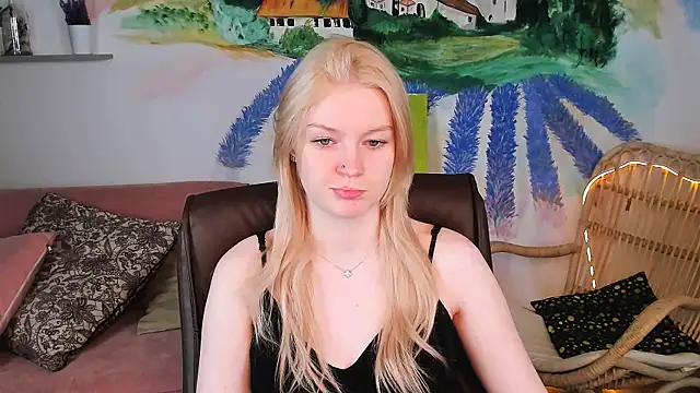Snapshot of GraceGlamour chatting on February 17, 2025, 5:14 am GraceGlamour online show from February 17, 2025, 5:14 am