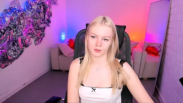 Snapshot of GraceGlamour chatting on October 11, 2025, 5:08 am GraceGlamour online show from October 11, 2025, 5:08 am