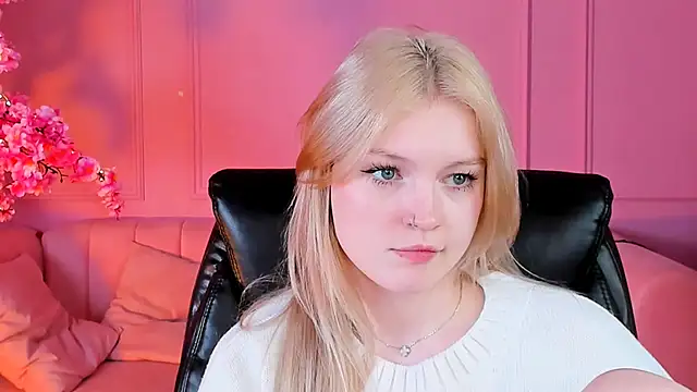 Snapshot of GraceGlamour chatting on February 27, 2025, 11:50 am GraceGlamour online show from February 27, 2025, 11:50 am