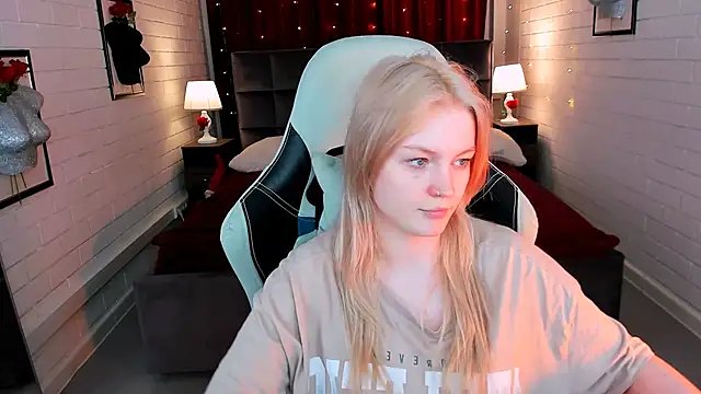 Snapshot of GraceGlamour chatting on March 13, 2025, 11:19 am GraceGlamour online show from March 13, 2025, 11:19 am