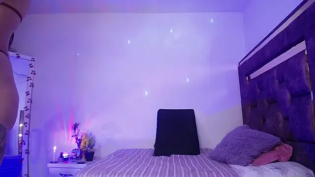 AnabelleGron online show from April 16, 2026, 4:13 am