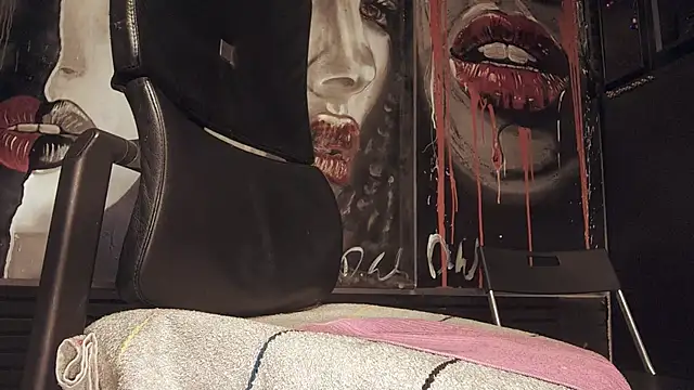 dani4334 online show from September 13, 2025, 9:59 pm