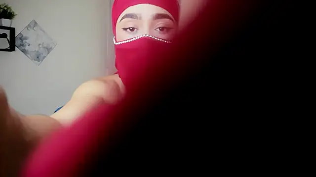 Julie Markk online show from November 4, 2025, 7:17 pm