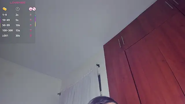 Julie Markk online show from March 11, 2025, 2:32 am