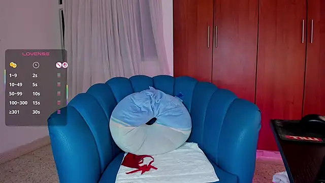 Julie Markk online show from November 30, 2025, 8:42 pm