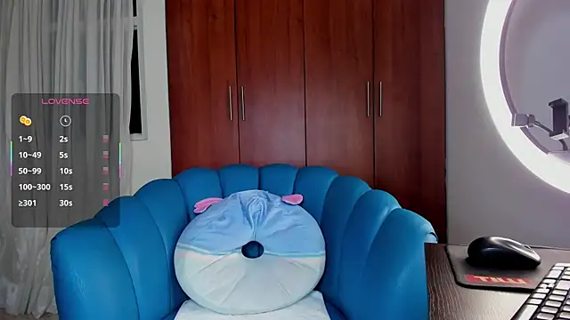 Julie Markk online show from September 13, 2025, 8:20 pm