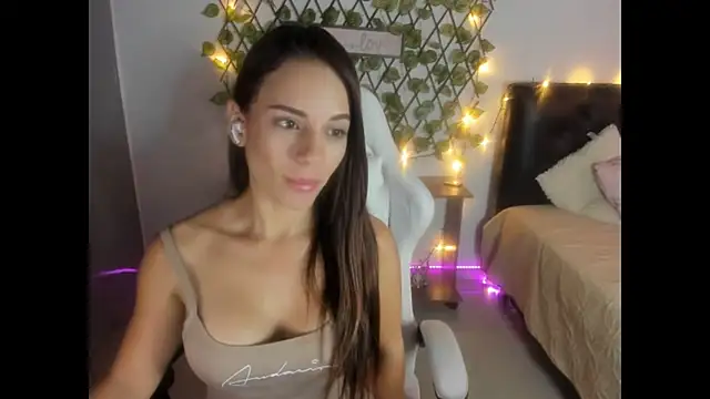 Snapshot of Sara_lopez_28 chatting on November 14, 2025, 11:58 am Sara lopez 28 online show from November 14, 2025, 11:58 am