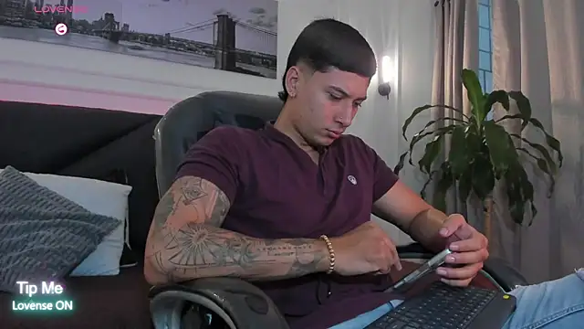 Damian23   online show from April 15, 2026, 12:32 pm