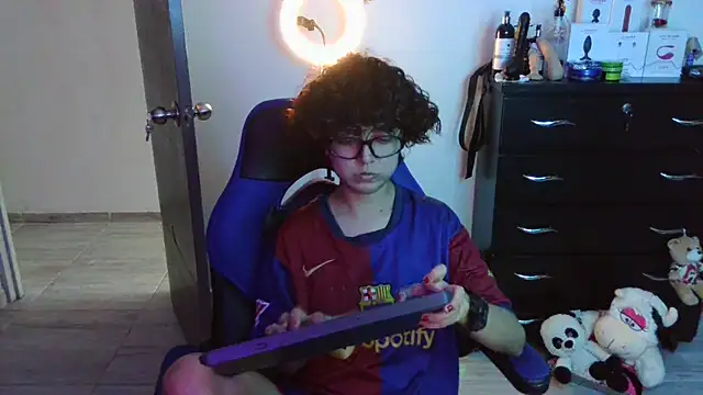 Snapshot of thomascooper7 chatting on October 8, 2025, 8:20 pm thomascooper7 online show from October 8, 2025, 8:20 pm