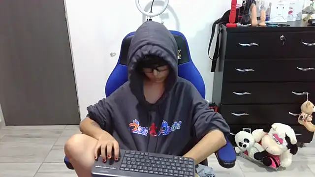 thomascooper7 online show from March 11, 2026, 1:10 am