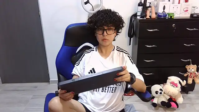 Snapshot of thomascooper7 chatting on September 16, 2025, 7:15 pm thomascooper7 online show from September 16, 2025, 7:15 pm