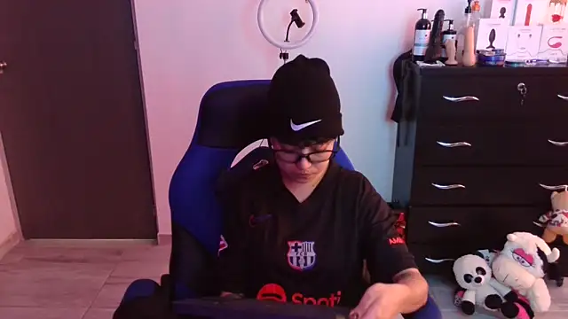 Snapshot of thomascooper7 chatting on November 13, 2025, 6:34 pm thomascooper7 online show from November 13, 2025, 6:34 pm