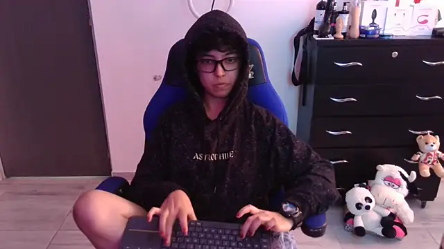 thomascooper7 online show from January 18, 2026, 7:17 pm