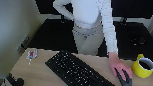 LaimaV  online show from November 9, 2025, 9:46 am