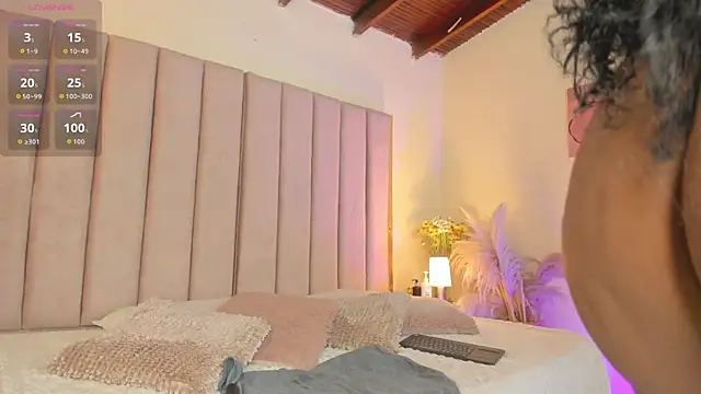 Snapshot of Milan_ebony chatting on October 6, 2025, 11:33 am Milan ebony online show from October 6, 2025, 11:33 am