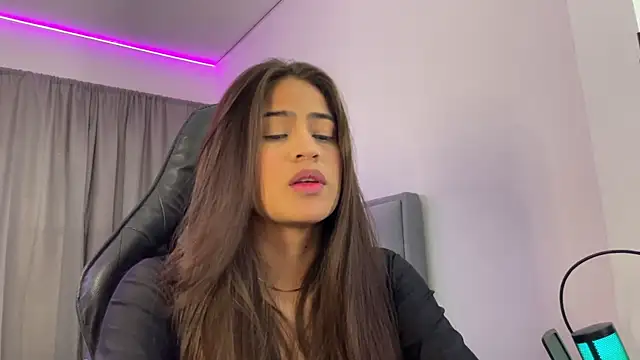 Snapshot of dereckbrownn chatting on March 22, 2025, 10:59 pm dereckbrownn online show from March 22, 2025, 10:59 pm