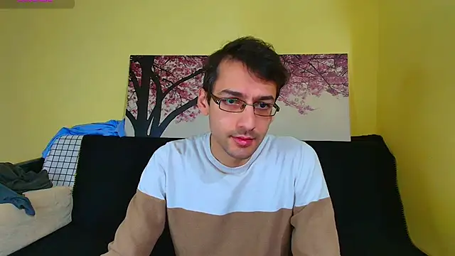 Snapshot of HungEddy chatting on December 3, 2025, 2:38 pm HungEddy online show from December 3, 2025, 2:38 pm