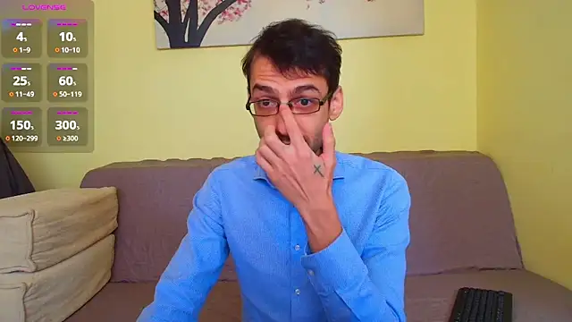 Snapshot of HungEddy chatting on November 17, 2025, 9:57 am HungEddy online show from November 17, 2025, 9:57 am