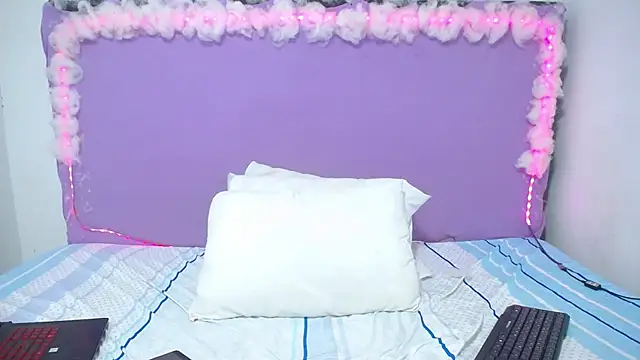 Amberhernandez online show from January 14, 2025, 3:43 am