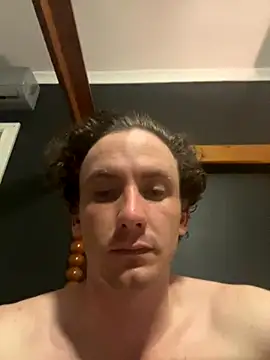 bradleyjamesmc online show from December 5, 2025, 9:34 pm