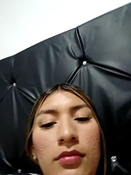 GIRL DONCELLA online show from January 29, 2025, 11:04 pm