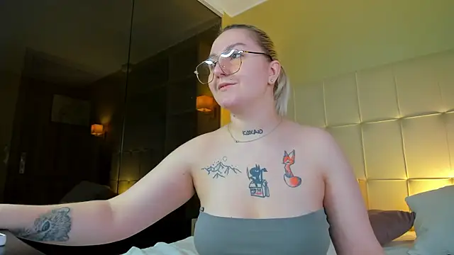 Snapshot of Debbie_Taylor chatting on October 4, 2025, 4:19 pm Debbie Taylor online show from October 4, 2025, 4:19 pm