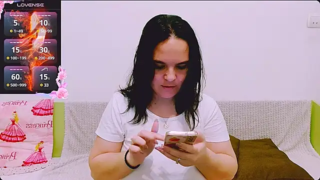 Snapshot of Ella-Diamond chatting on March 18, 2025, 8:59 pm Ella-Diamond online show from March 18, 2025, 8:59 pm