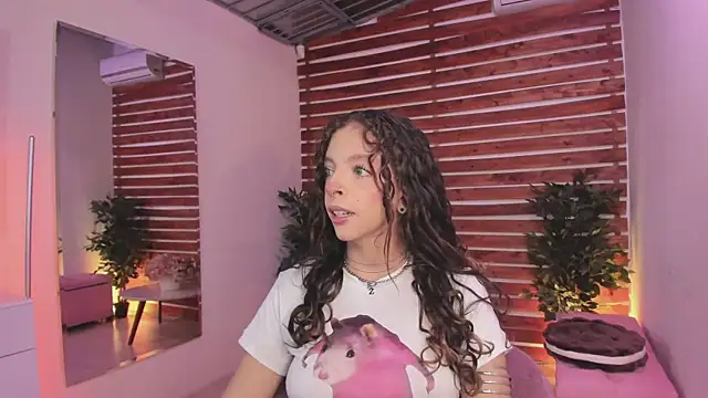 Sapphire Venuss online show from September 14, 2025, 2:01 am