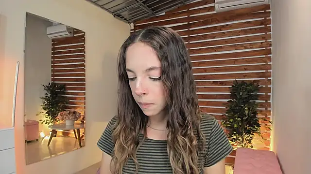 Sapphire Venuss online show from March 1, 2025, 11:37 pm