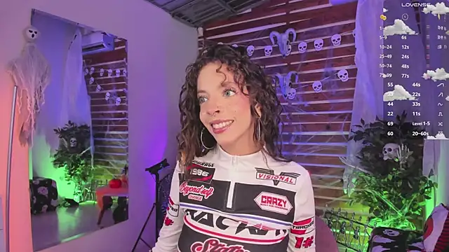 Sapphire Venuss online show from October 15, 2025, 2:54 am