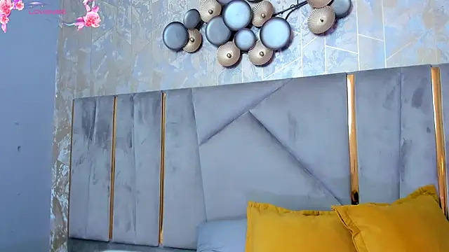 Snapshot of KimDevinne chatting on October 30, 2025, 2:32 am KimDevinne online show from October 30, 2025, 2:32 am