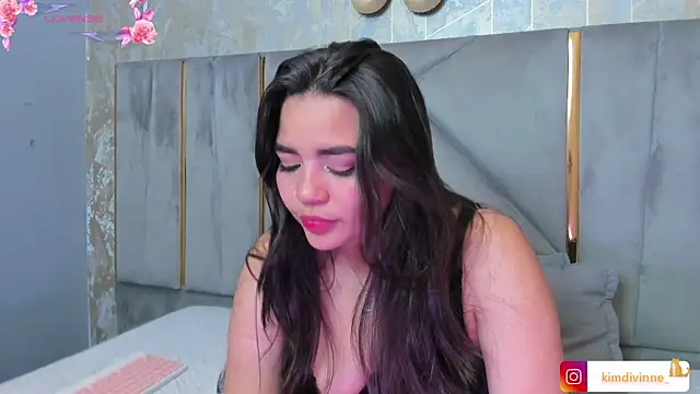 Snapshot of KimDevinne chatting on October 22, 2025, 2:55 am KimDevinne online show from October 22, 2025, 2:55 am