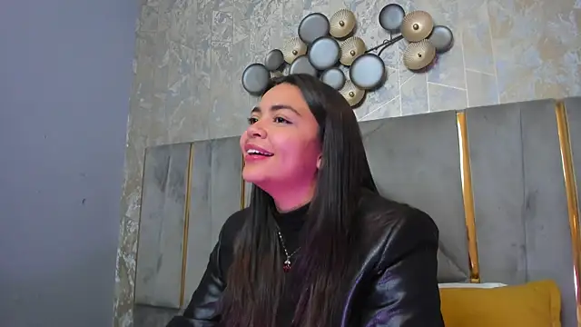 Snapshot of KimDevinne chatting on November 23, 2025, 3:05 am KimDevinne online show from November 23, 2025, 3:05 am