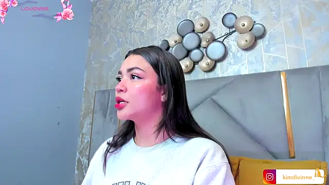 Snapshot of KimDevinne chatting on November 5, 2025, 2:47 am KimDevinne online show from November 5, 2025, 2:47 am