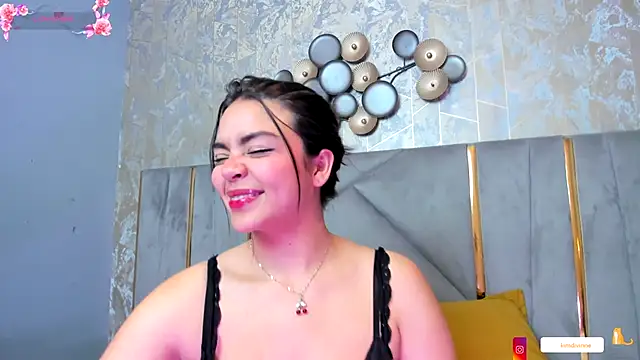 Snapshot of KimDevinne chatting on November 21, 2025, 2:32 am KimDevinne online show from November 21, 2025, 2:32 am