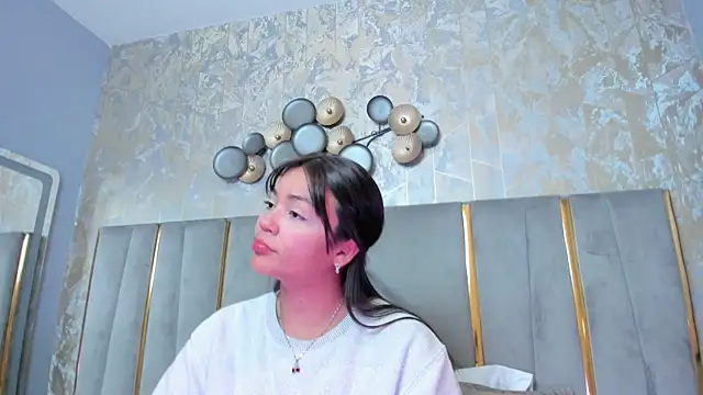 KimDevinne online show from February 7, 2026, 2:30 am