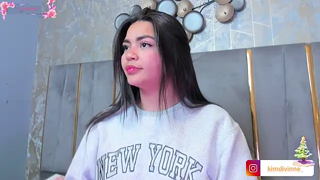 Snapshot of KimDevinne chatting on November 29, 2025, 3:06 am KimDevinne online show from November 29, 2025, 3:06 am